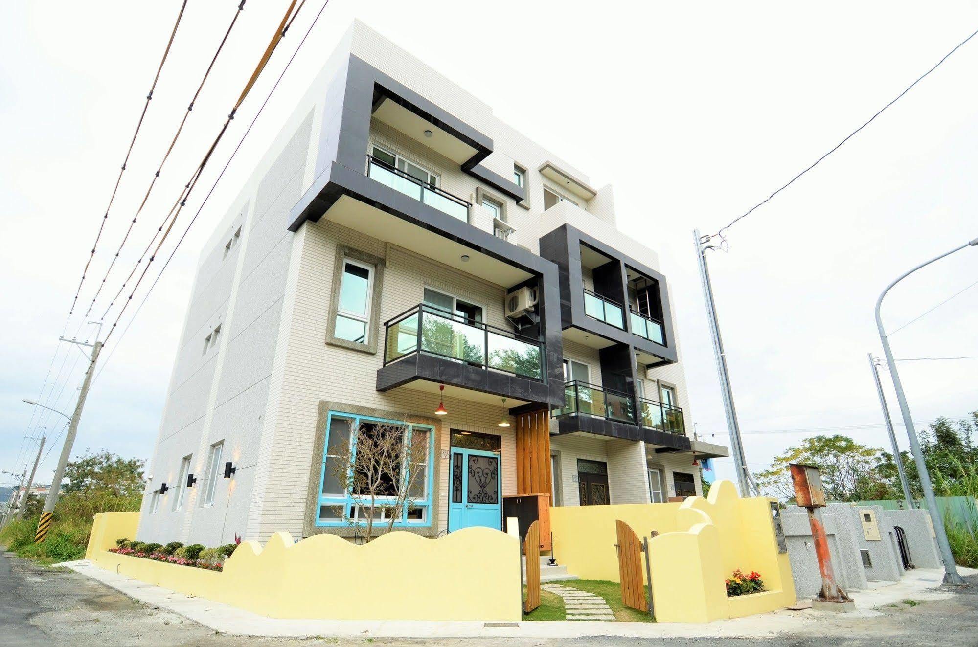 艾希兒民宿 I'M Here Hostel L小家庭包棟首選l台東火車站l背包單人 Taitung Exterior photo